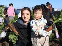 ニンジンいっぱい　南砺で詰め放題イベント