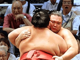朝乃山ヒヤリ３連勝　大相撲名古屋場所４日目
