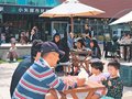 小矢部市、石動駅前広場を居心地良い空間に　市議会で桜井市長、スピーカーから毎日音楽