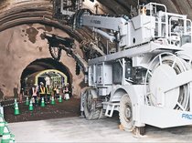 報道陣に工事現場公開　南砺の袴腰トンネル