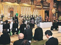 土山さんの功績しのぶ　勝興寺住職荼毘式、２５０人が最後の別れ