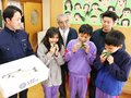 いみずサクラマス寿司「おいしい！」　生産者ら射水市内１４小学校に贈呈
