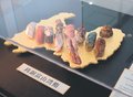 銅製のすしオブジェ、県民会館で常設展示　高岡銅器の伝統技で再現