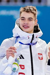 ロシアから国籍変更、つかんだ銀