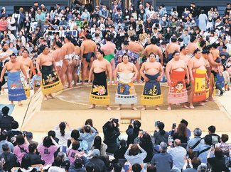 推し力士、目の前に　大相撲富山場所