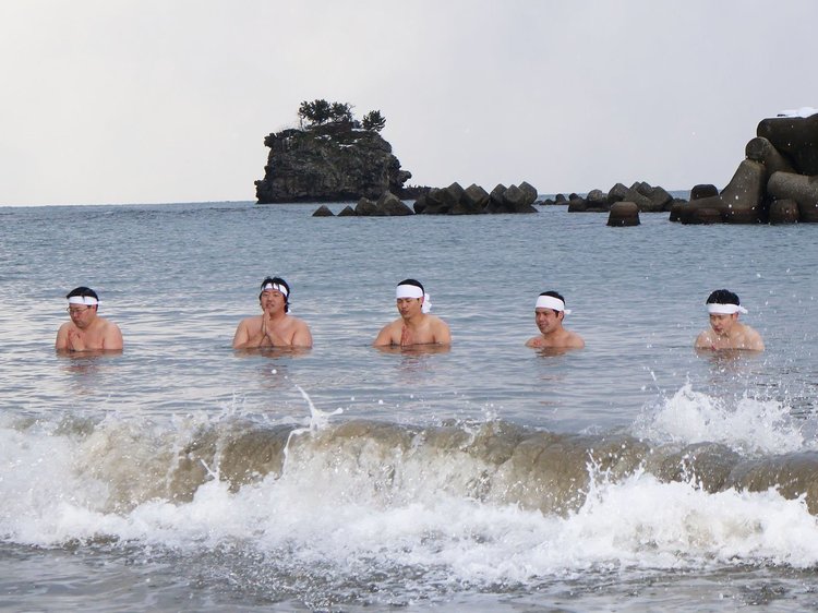 震災復興祈り 寒中みそぎ 富山県神道青年会｜北日本新聞webunプラス