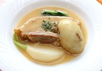 豚バラ肉とカブの“とんこつ”風