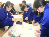 地区の未来考え意見交換　魚津・経田小６年生が「昼なべ談義」