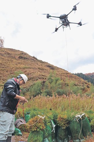 フロントライン富山けいざい（９３）<br />ドローン物流／コストと手間、普及に課題