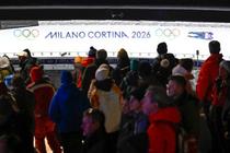 新設そり会場、競技開始で歓声