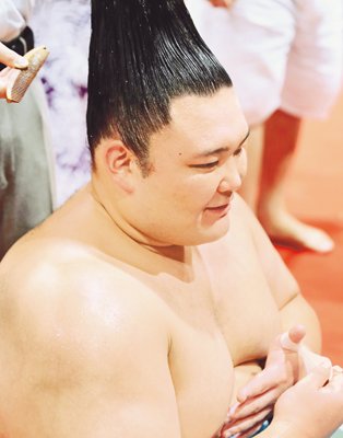 ２場所連続大関撃破　朝乃山「集中して前に出た」　