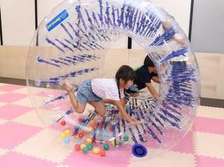 イオックス・アローザに室内遊び場！好奇心を刺激する遊具いっぱい