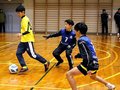 中学生３０人、トラップのこつ学ぶ、小矢部でカターレサッカー教室
