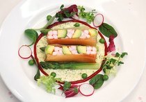 ズワイガニとアボカドの春巻き