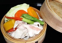 季節野菜と豚のせいろ蒸し