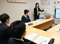 税金や税務署の仕事に理解を　富山税務署が龍谷富山高生に業務説明