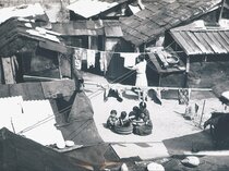 ＜爆撃の中心にいた僕らは　富山大空襲８０年＞５／焼け跡<br />家族でバラック生活　疎開児童へのいじめも