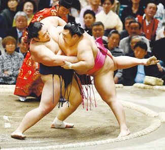 朝乃山じっくり攻め６勝目　終盤戦「前に出る相撲を」