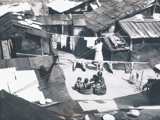 ＜爆撃の中心にいた僕らは　富山大空襲８０年＞５／焼け跡<br />家族でバラック生活　疎開児童へのいじめも