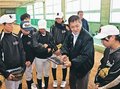 物理生かし投球や打撃分析　南砺・井波で地元野球チームが理解深める
