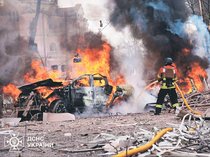 ロシア軍攻撃で３２人死亡　ウクライナ北東部