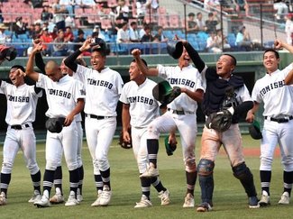 プレイバック夏の高校野球<br />富山商が総合力で上回る