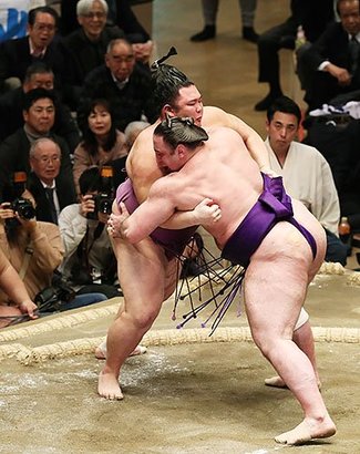 朝乃山４敗目　初場所１０日目