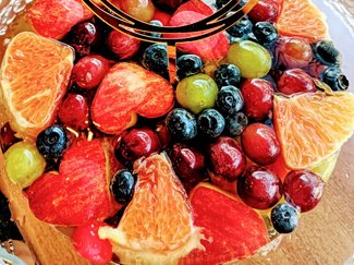 フルーツいっぱい！夏のキラキラ宝石ゼリーケーキ【休日のレシピ(112)】