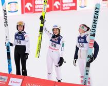 夏の女王、圧倒的な強さで初勝利