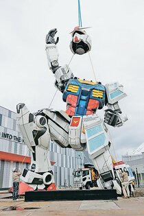 万博会場に実物大ガンダムお目見え