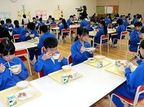 給食で北方領土に理解深める　黒部市・根室産タラで三平汁