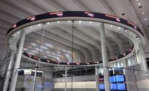 東証大幅続伸、８９５円高