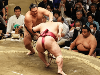 朝乃山２敗目、優勝争いから一歩後退　大相撲夏場所１２日目