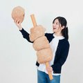 「からあげ棒」が90センチの特大ぬいぐるみに　人気商品が“実用的アイテム”に変身したHappyくじ『セブン‐イレブン』登場
