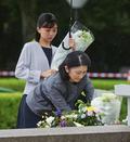 紀子さま、原爆慰霊碑に供花