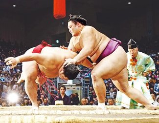 朝乃山、勝ち越し王手　九州場所９日目 