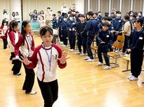 英語で学校紹介し日台交流　魚津・よつば小と来日の忠孝小