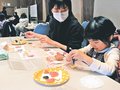 かわいいクッキーできた　入善で親子体験会、チョコで色や飾り付け