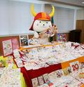 ひこにゃん感激、年賀状の山