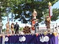 飾人形が地区の歴史再現　射水の放生津八幡宮で築山行事