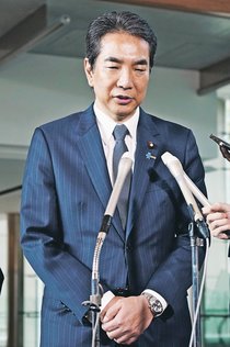 コメ失言の江藤農相を更迭　後任小泉氏