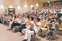 おわら来場者が踊り体験　富山・八尾町で保存会メンバーが指導