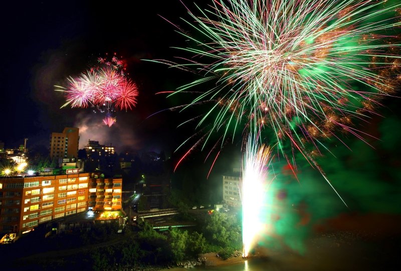 宇奈月温泉 北陸復興祈願花火｜北日本新聞webunプラス
