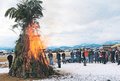 日々の安全と健康願う　富山・婦中町熊野地区で左義長