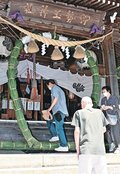 「胎内くぐり」で心身清める　氷見・伊勢玉神社