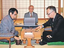 挑戦者の丸吉さん（高岡）先勝　富山で北日本本因坊戦３番勝負、激戦の末押し切る