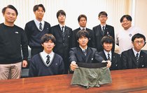 磯焼け問題解消へ駆除ウニ殻でパンツ　あつみファッションと氷見高海洋科学科