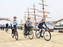 海王丸背に１２５７人快走　富山湾岸サイクリング