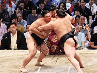 朝乃山、勝ち越し　大相撲名古屋場所千秋楽、休場明け４連勝