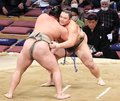朝乃山５連勝　大相撲九州場所９日目